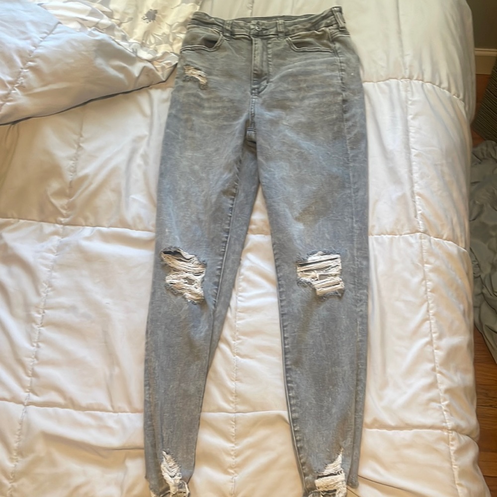 Size 6 women’s perfect condition high rise jeans.